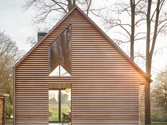 ROEL VAN NOREL &amp; COTTAGE DI DISEGNO SHUTTER-CLAD DI ZECC ARCHITECTEN